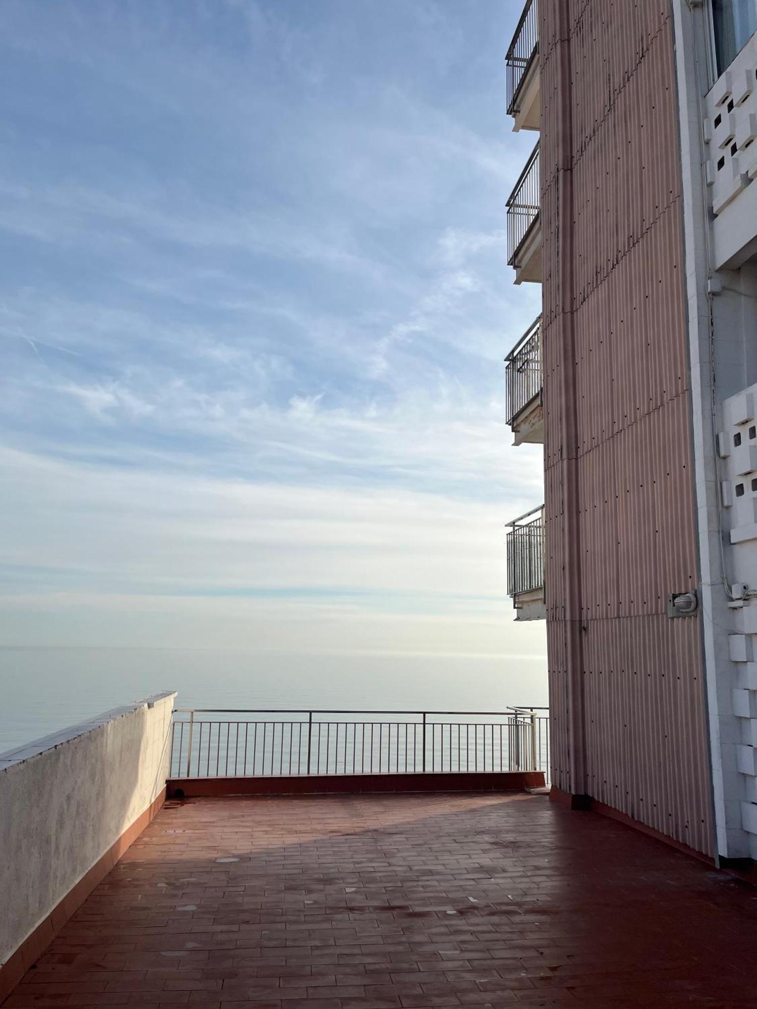 Beachfront 3-bedroom Apartment *